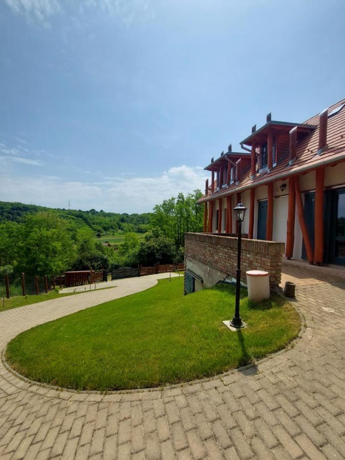 Vendeghaz Petoerke Hotel Bárdudvarnok Екстериор снимка